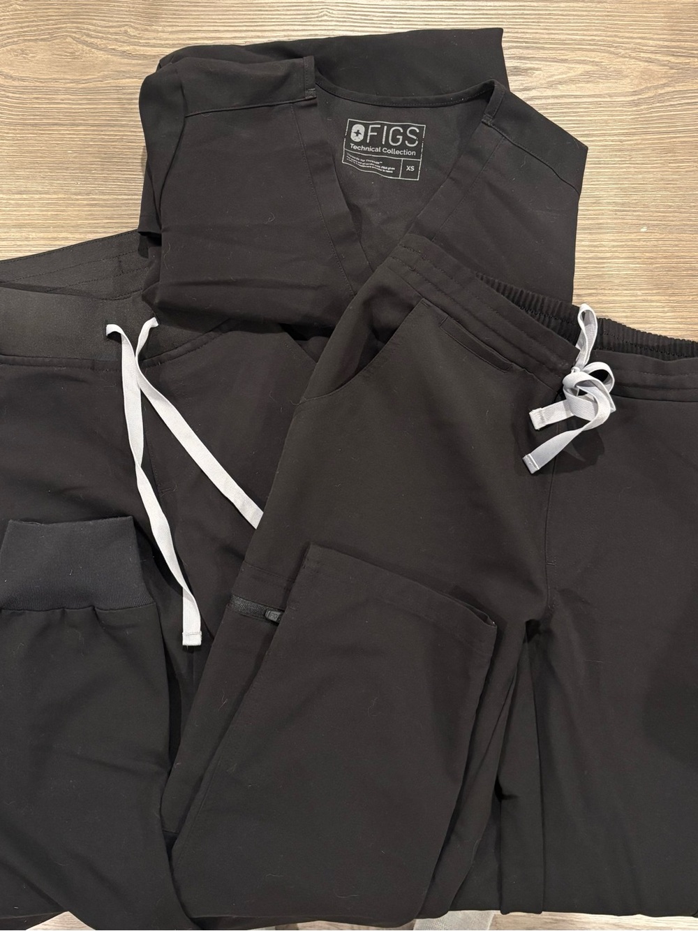 FIGS Black 3-Piece Scrub Bundle Catarina + Zamora + Yola XS
